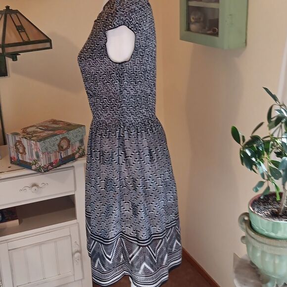 Max Edition Geometric Design Dress - Picture 4 of 9